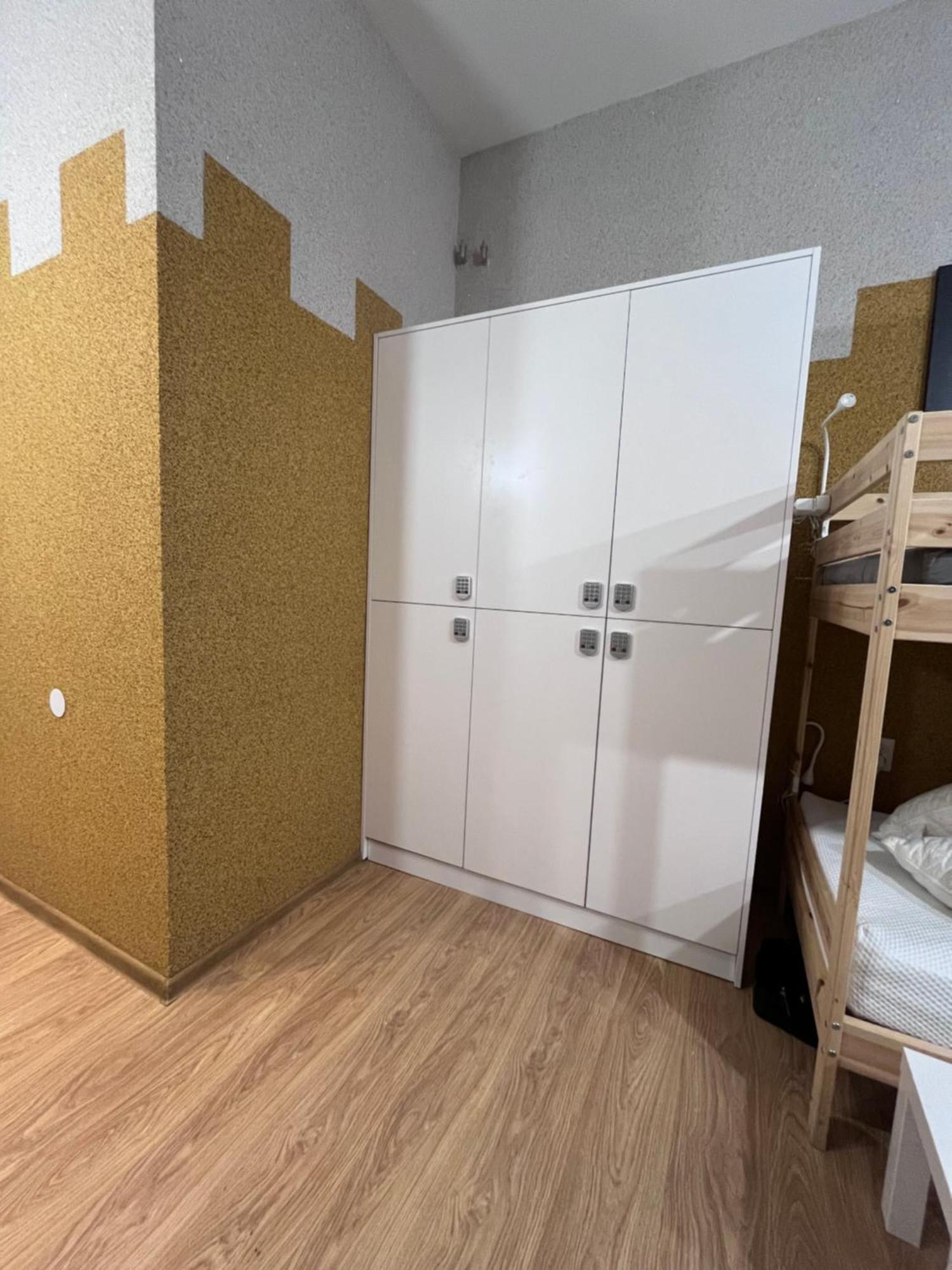Girls Hostel Cracovia Esterno foto