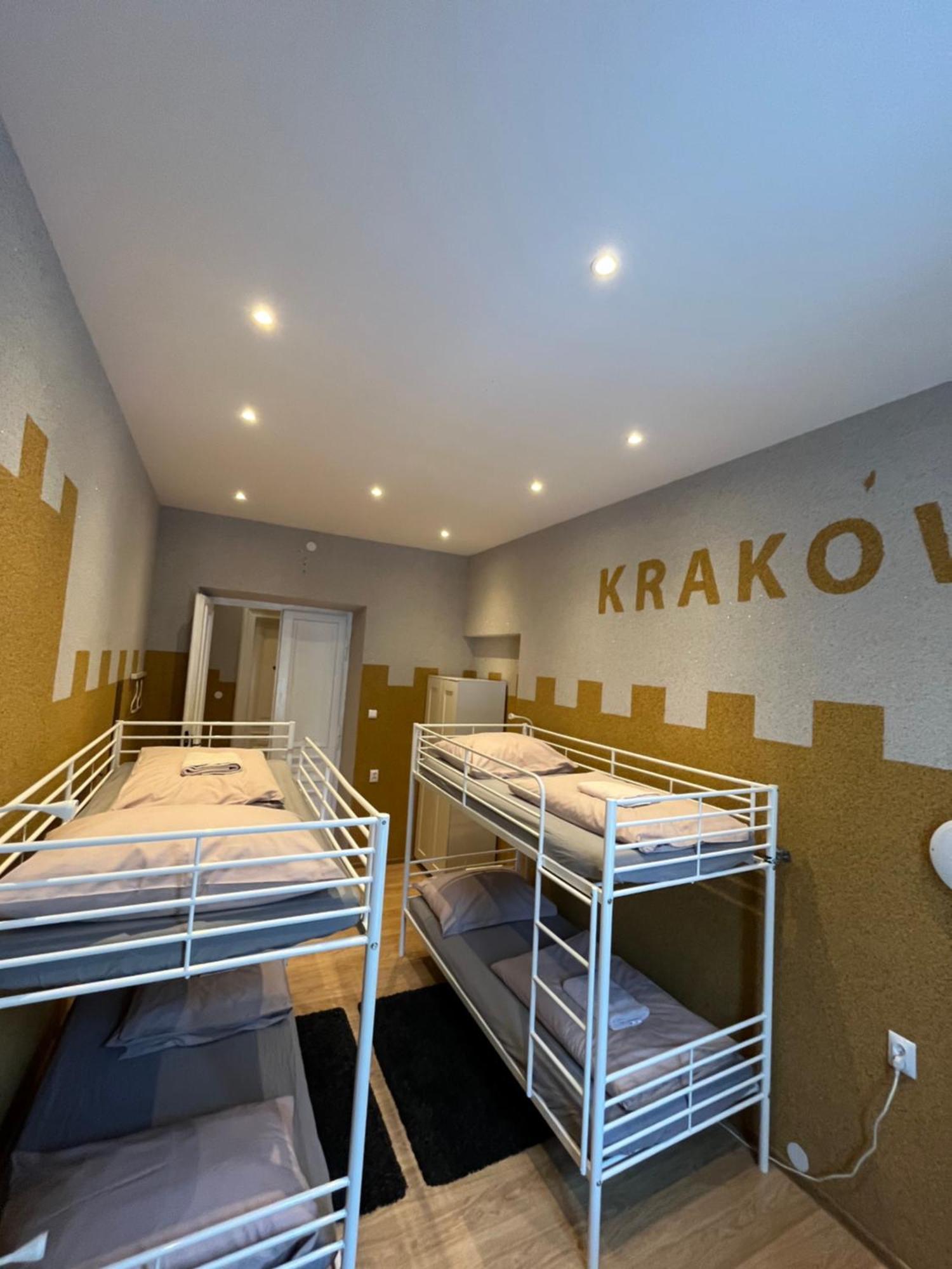 Girls Hostel Cracovia Esterno foto