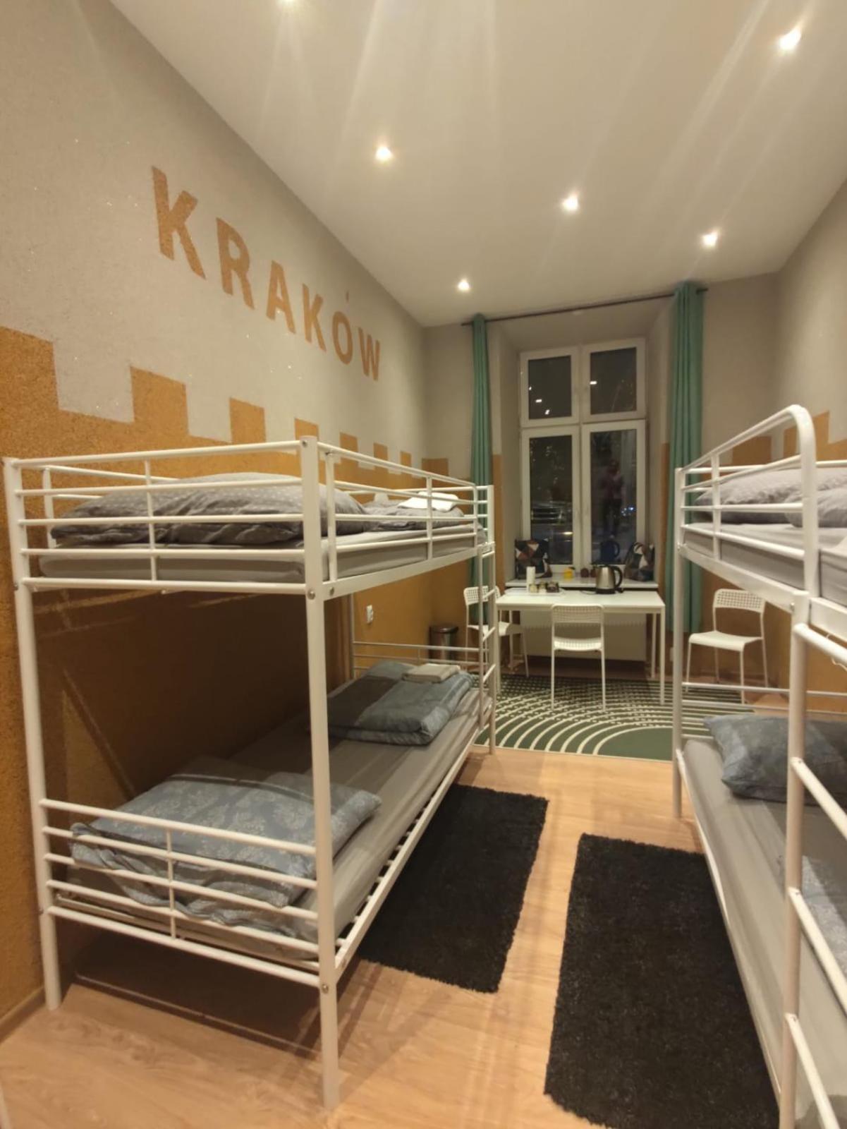 Girls Hostel Cracovia Esterno foto
