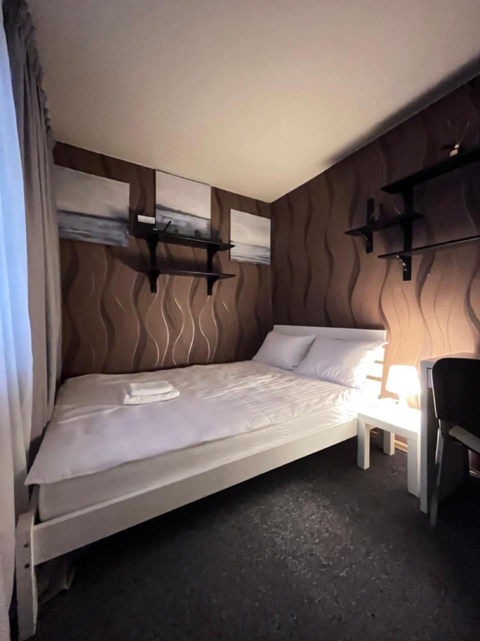 Girls Hostel Cracovia Esterno foto